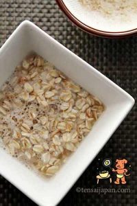 オートミール粥お湯を注ぐ オートミール粥お湯を注ぐ