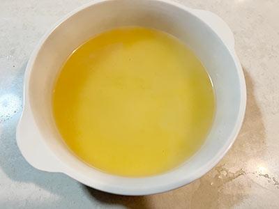 改良点その１：コンソメスープで高野豆腐を戻す
